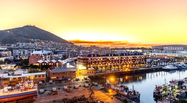 victoria-and-alfred-waterfront-cape-town-v&a-waterfront-attractions-big-six-attractions-cape-town-private-tours-cape-town-into-tours-table-mountain-tours-things-to-do-in-cape-town-shopping-tours-cape-town